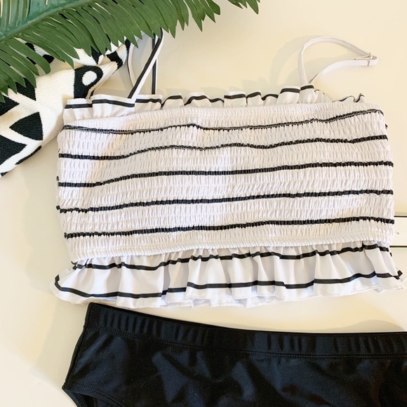 Bandaeu Women’s ruffles adjustable strap Black & White Med bikini - Picture 3 of 5